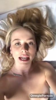 Snapchat Girl's Naked Body Looking Yummy As Fuck While She Washes Her Hair