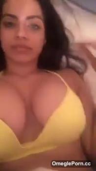 Arab periscope Model Touches Her Pussy and Dances on periscope Cam